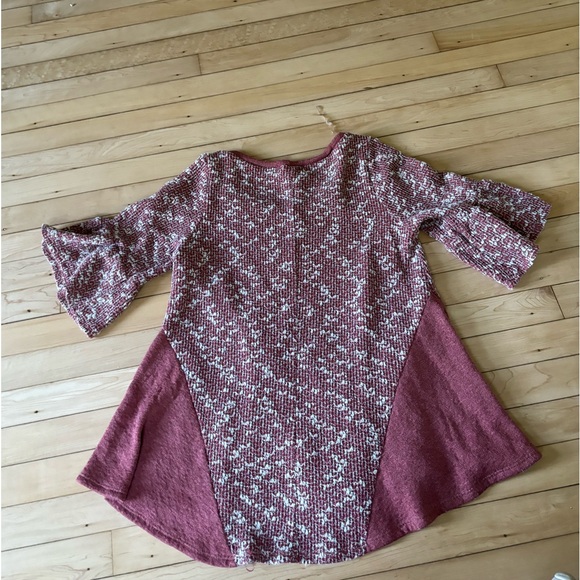 Sweaters - Maroon sweater